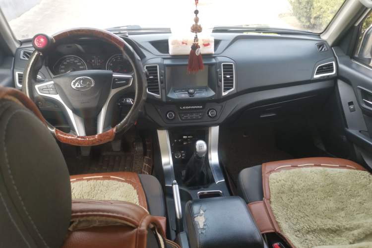 Used Leopaard Q6 2015 2.4L Manual 4x4 Excellence Edition Center Console