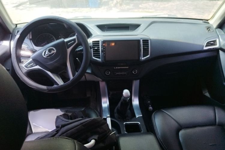 Used Leopaard Q6 2015 2.4L Manual Two-Wheel-Drive Elite Model Center Console