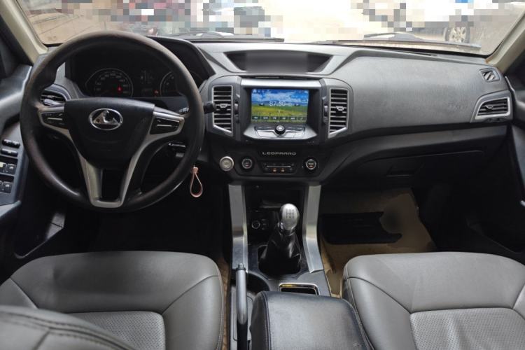Used Leopaard Q6 2015 2.4L Manual 4x4 Excellence Edition Center Console