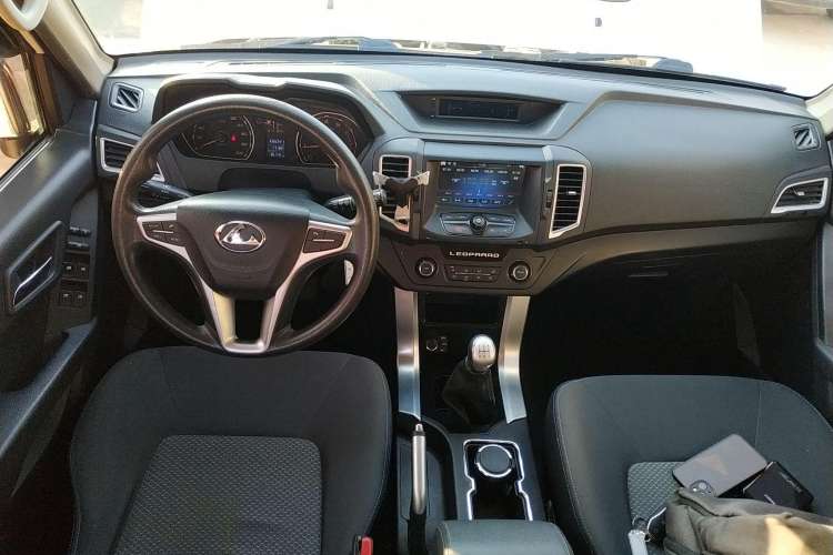 Used Leopaard Q6 2015 2.4L Manual 4x4 Excellence Edition Center Console