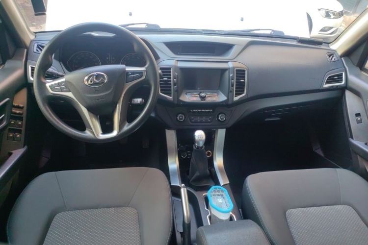 Used Leopaard Q6 2015 2.4L Manual 4x4 Excellence Edition Center Console