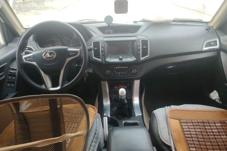 Used Leopaard Q6 2015 2.4L Manual 4x4 Excellence Edition Center Console