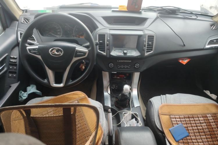 Used Leopaard Q6 2015 2.4L Manual 4x4 Excellence Edition Center Console