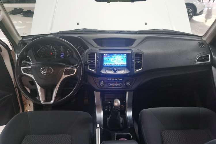 Used Leopaard Q6 2015 2.4L Manual 4x4 Excellence Edition Center Console