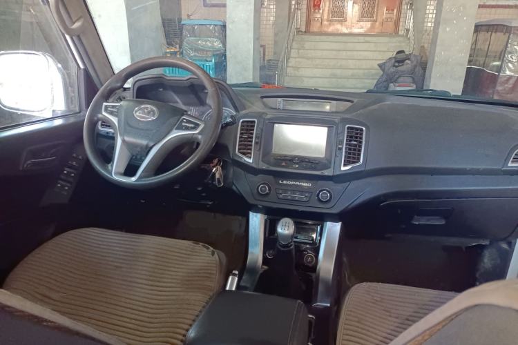 Used Leopaard Q6 2015 2.4L Manual 4x4 Excellence Edition Center Console