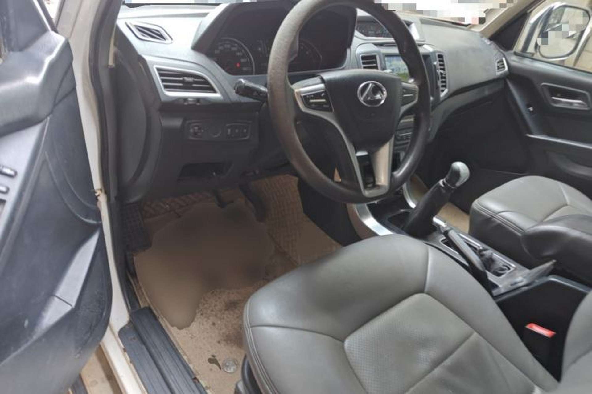 Used Leopaard Q6 2015 2.4L Manual 4x4 Excellence Edition Driver Seat