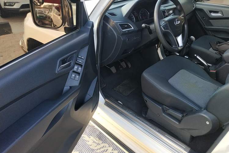 Used Leopaard Q6 2015 2.4L Manual 4x4 Excellence Edition Driver Seat