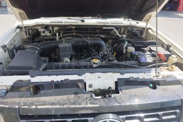 Used Leopaard Q6 2015 2.4L Manual Two-Wheel-Drive Elite Model Engine Bay
