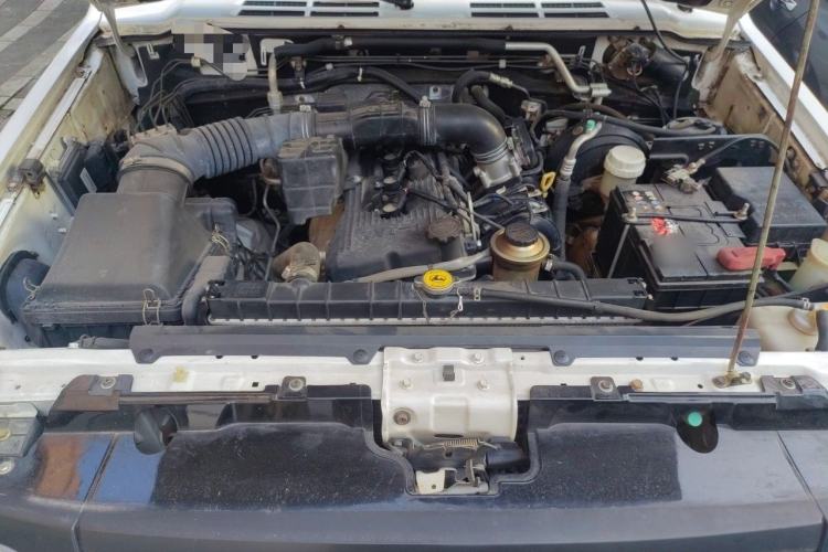 Used Leopaard Q6 2015 2.4L Manual 4x4 Excellence Edition Engine Bay