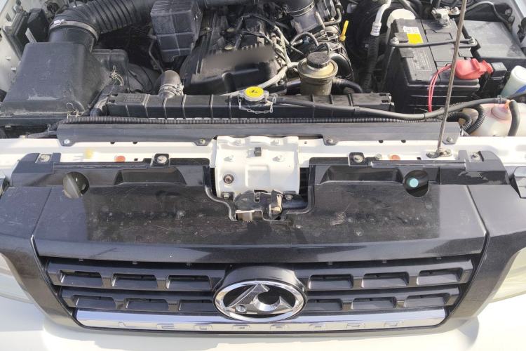 Used Leopaard Q6 2015 2.4L Manual Two-Wheel-Drive Elite Model Engine Bay