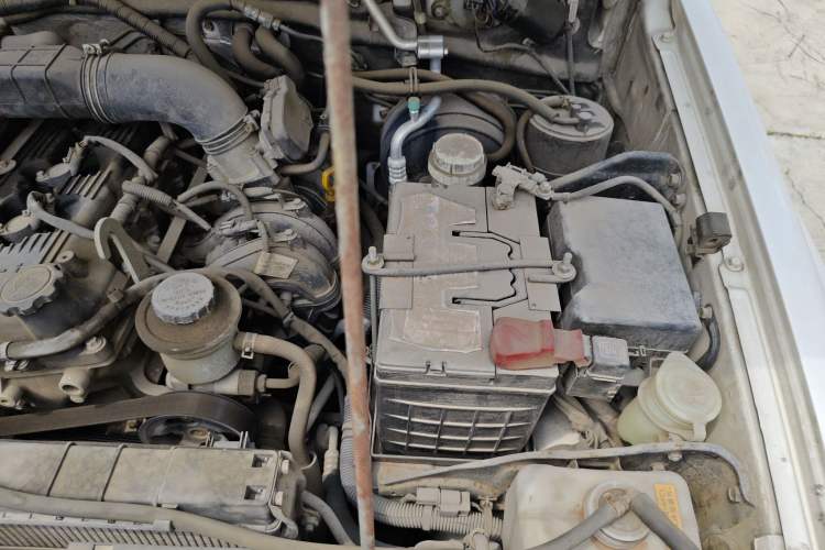 Used Leopaard Q6 2015 2.4L Manual 4x4 Excellence Edition Engine Bay Left