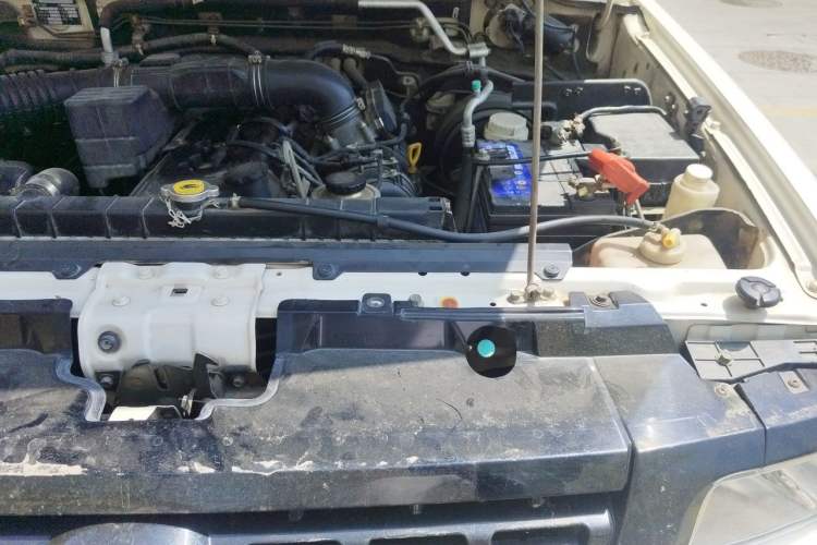 Used Leopaard Q6 2015 2.4L Manual Two-Wheel-Drive Elite Model Engine Bay Left