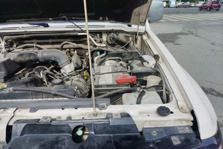 Used Leopaard Q6 2015 2.4L Manual 4x4 Excellence Edition Engine Bay Left