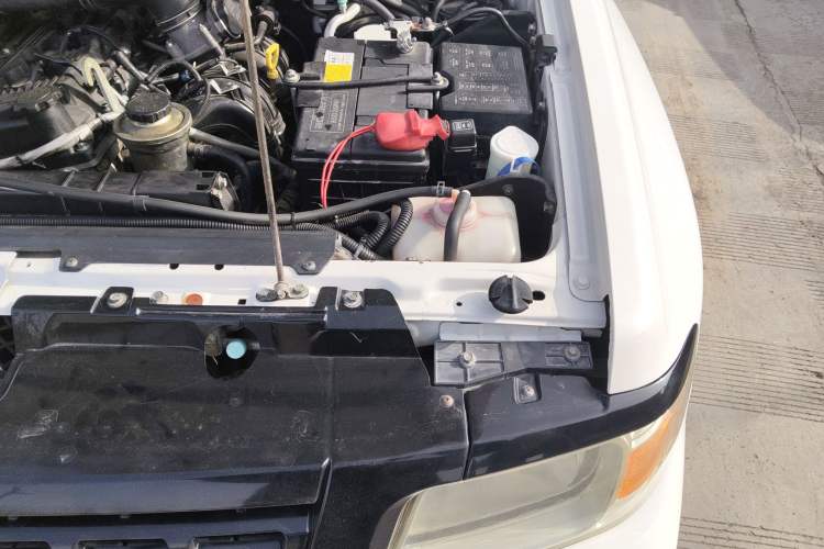 Used Leopaard Q6 2015 2.4L Manual Two-Wheel-Drive Elite Model Engine Bay Left