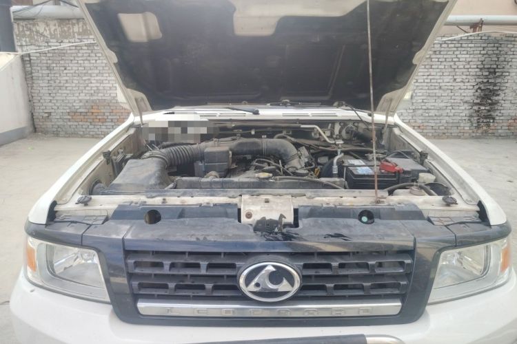 Used Leopaard Q6 2015 2.4L Manual 4x4 Excellence Edition Engine Bay