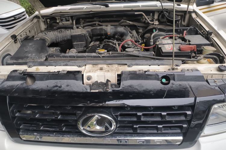Used Leopaard Q6 2015 2.4L Manual 4x4 Excellence Edition Engine Bay