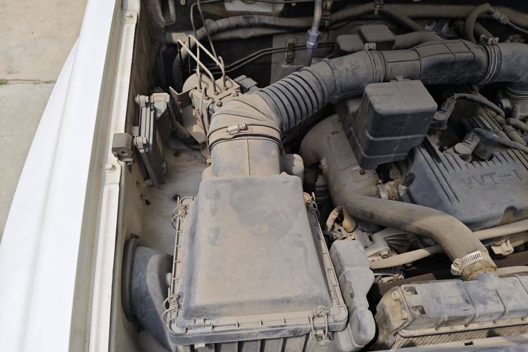 Used Leopaard Q6 2015 2.4L Manual 4x4 Excellence Edition Engine Bay Right