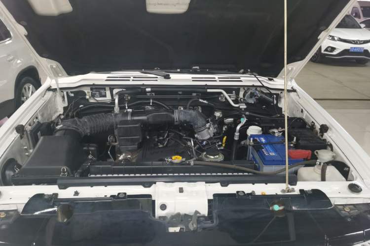 Used Leopaard Q6 2015 2.4L Manual 4x4 Excellence Edition Engine Bay