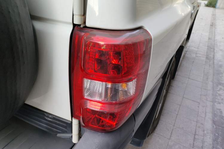 Used Leopaard Q6 2015 2.4L Manual Two-Wheel-Drive Elite Model Exterior 7