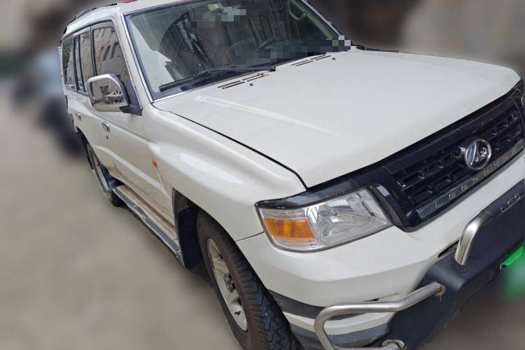 Used Leopaard Q6 2015 2.4L Manual 4x4 Excellence Edition Front Right 45 Deg