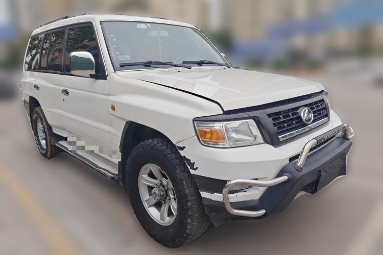 Used Leopaard Q6 2015 2.4L Manual 4x4 Excellence Edition Front Right 45 Deg