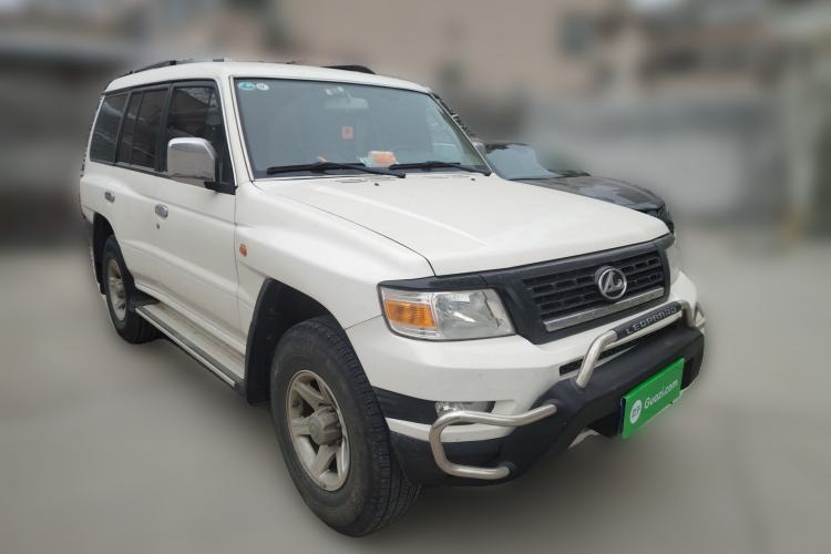 Used Leopaard Q6 2015 2.4L Manual 4x4 Excellence Edition Front Right 45 Deg