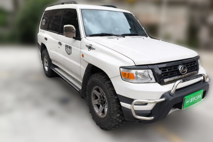 Used Leopaard Q6 2015 2.4L Manual 4x4 Excellence Edition Front Right 45 Deg