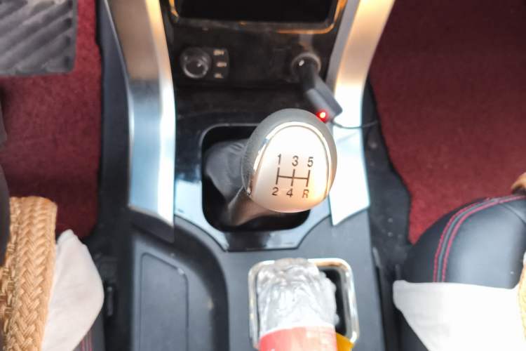 Used Leopaard Q6 2015 2.4L Manual 4x4 Excellence Edition Gear Lever