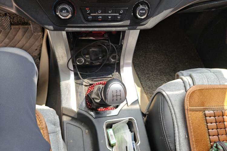 Used Leopaard Q6 2015 2.4L Manual 4x4 Excellence Edition Gear Lever