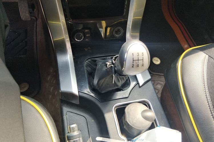Used Leopaard Q6 2015 2.4L Manual 4x4 Excellence Edition Gear Lever