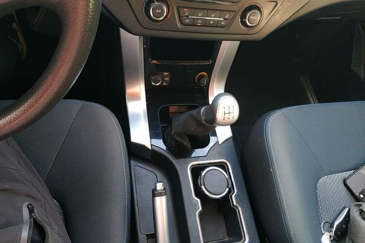 Used Leopaard Q6 2015 2.4L Manual 4x4 Excellence Edition Gear Lever