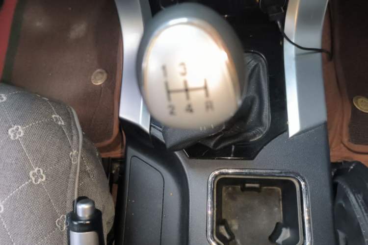 Used Leopaard Q6 2015 2.4L Manual 4x4 Excellence Edition Gear Lever
