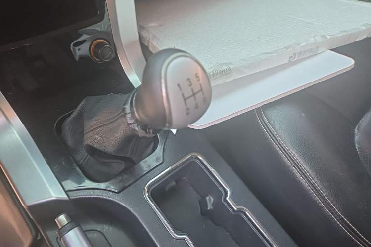 Used Leopaard Q6 2015 2.4L Manual Two-Wheel-Drive Elite Model Gear Lever