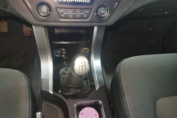 Used Leopaard Q6 2015 2.4L Manual 4x4 Excellence Edition Gear Lever