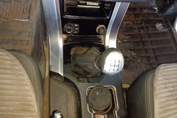 Used Leopaard Q6 2015 2.4L Manual 4x4 Excellence Edition Gear Lever