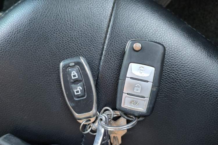 Used Leopaard Q6 2015 2.4L Manual Two-Wheel-Drive Elite Model Interior 1