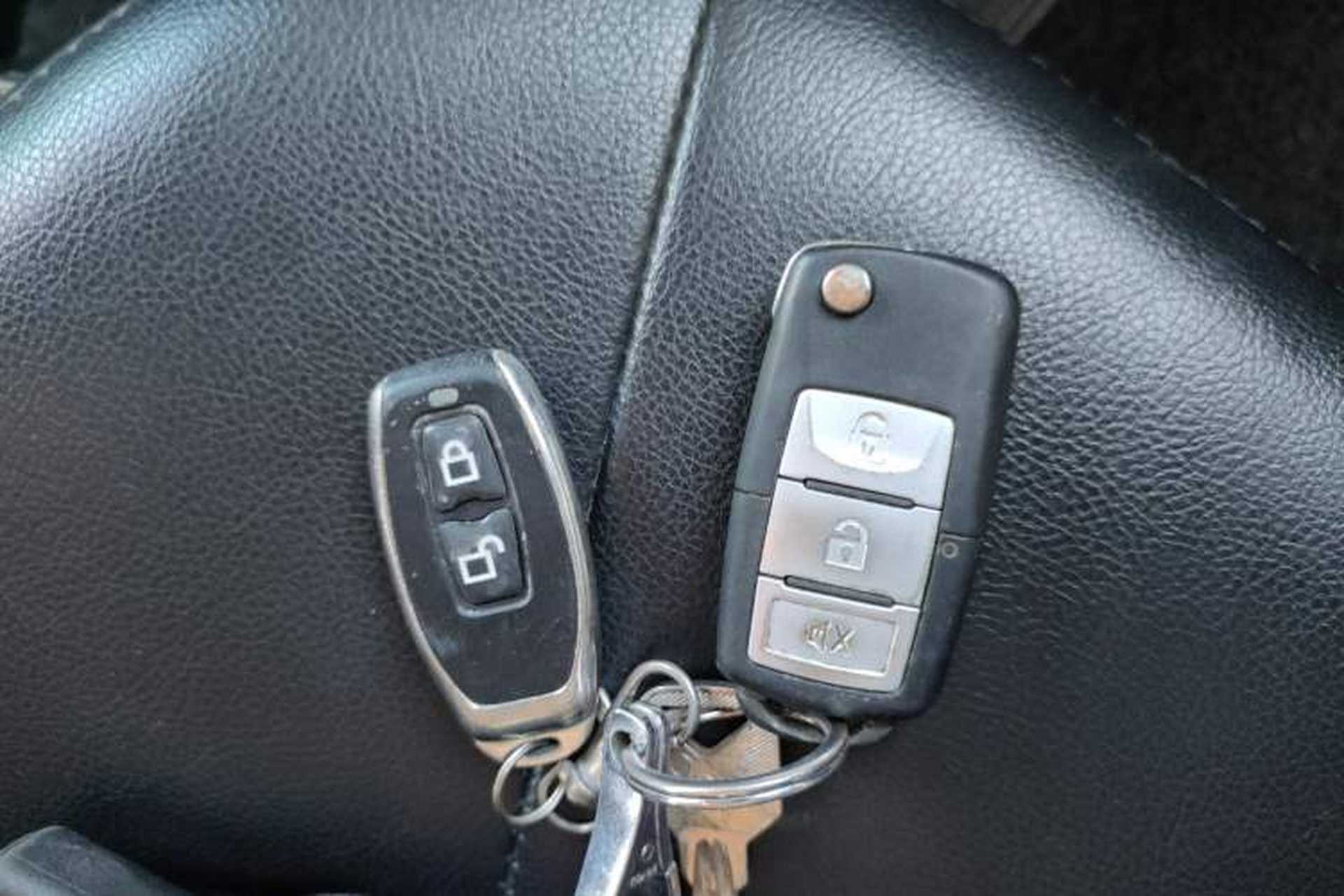 Used Leopaard Q6 2015 2.4L Manual Two-Wheel-Drive Elite Model Interior 1