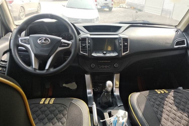 Used Leopaard Q6 2015 2.4L Manual 4x4 Excellence Edition Interior 2