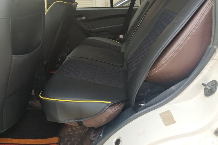 Used Leopaard Q6 2015 2.4L Manual 4x4 Excellence Edition Interior 4