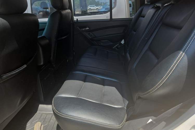 Used Leopaard Q6 2015 2.4L Manual Two-Wheel-Drive Elite Model Left Rear Seat