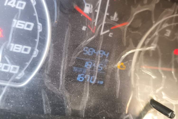 Used Leopaard Q6 2015 2.4L Manual 4x4 Excellence Edition Odometer Close Up
