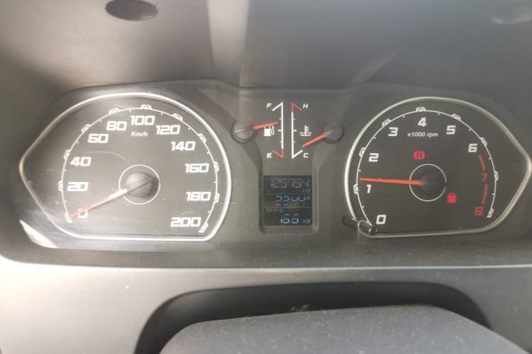 Used Leopaard Q6 2015 2.4L Manual 4x4 Excellence Edition Odometer Close Up