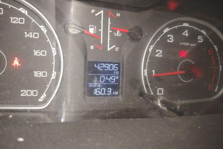 Used Leopaard Q6 2015 2.4L Manual 4x4 Excellence Edition Odometer Close Up