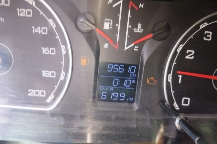 Used Leopaard Q6 2015 2.4L Manual Two-Wheel-Drive Elite Model Odometer Close Up