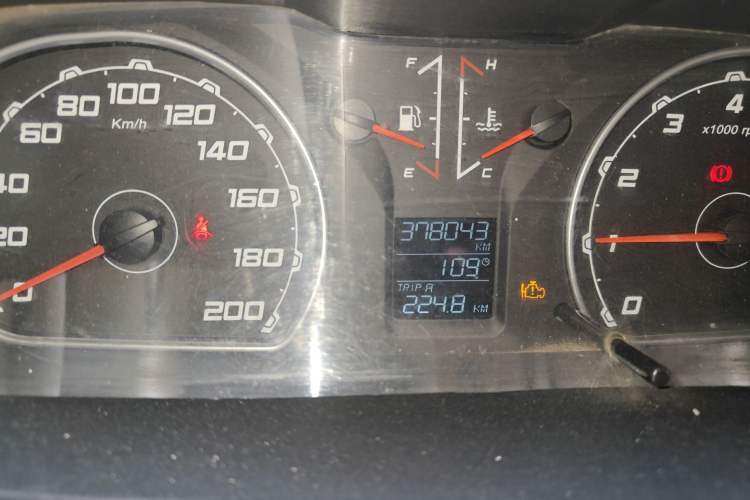 Used Leopaard Q6 2015 2.4L Manual 4x4 Excellence Edition Odometer Close Up