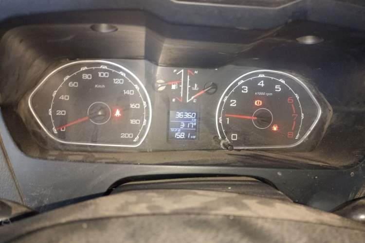 Used Leopaard Q6 2015 2.4L Manual 4x4 Excellence Edition Odometer Close Up