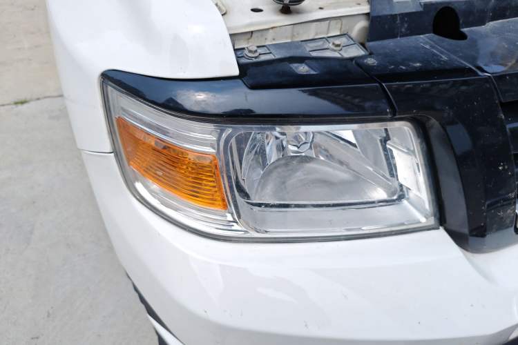 Used Leopaard Q6 2015 2.4L Manual 4x4 Excellence Edition Right Front Headlight