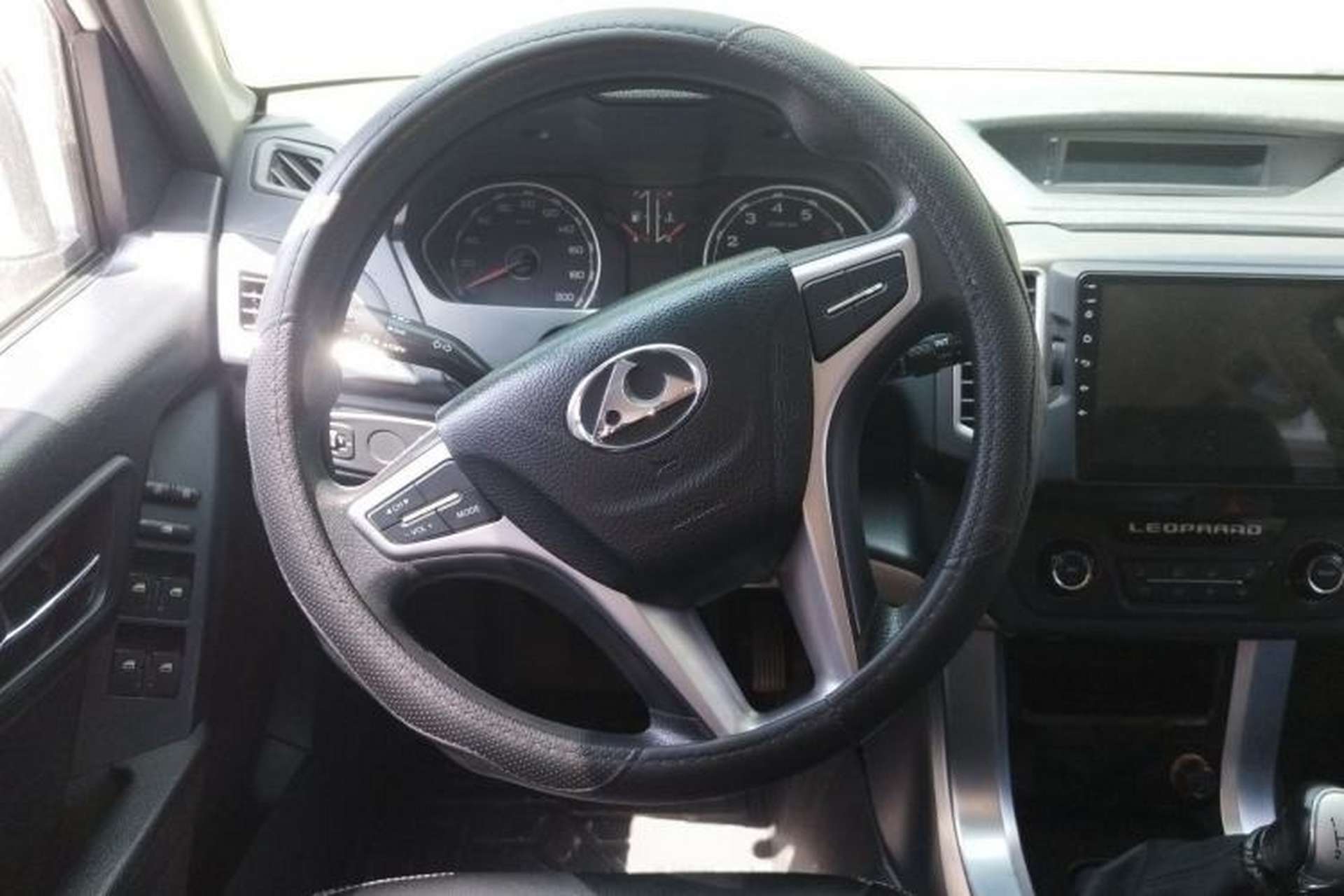 Used Leopaard Q6 2015 2.4L Manual Two-Wheel-Drive Elite Model Steering Wheel