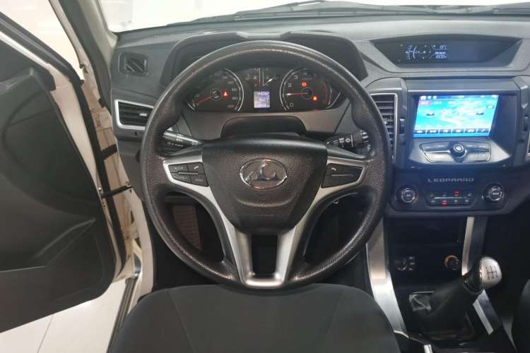 Used Leopaard Q6 2015 2.4L Manual 4x4 Excellence Edition Steering Wheel