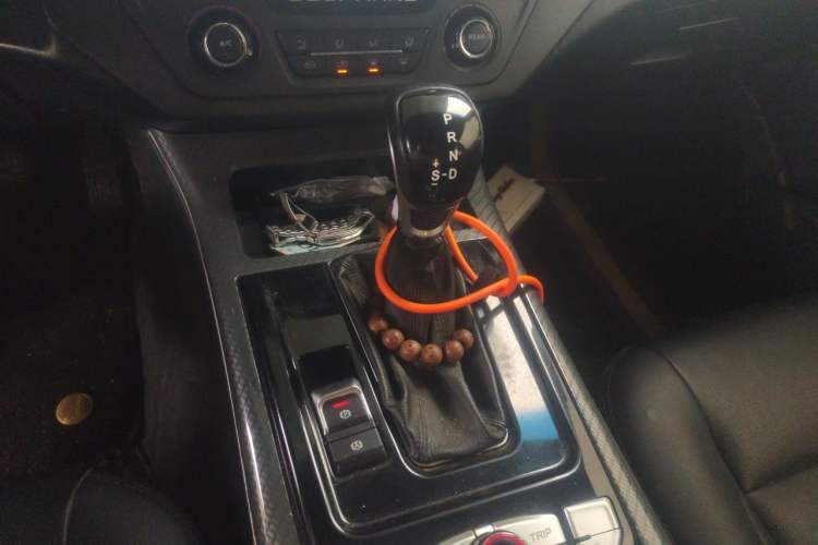 Used Leopaard Q6 2017 2.0T Automatic Two-Wheel Drive Gear Lever